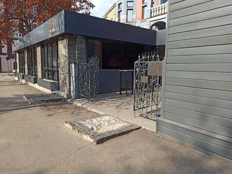 У Харкові демонтували скульптури з радянського фільму "Дванадцять стільців"