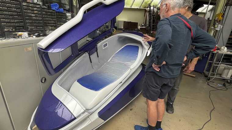 В Швейцарии впервые применили "капсулу для эвтаназии": несколько человек задержаны