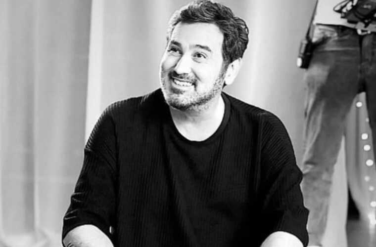 В Стамбуле во время выступления на сцене умер известный турецкий певец