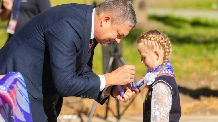 Глава "ЛНР" Пасечник принял первоклассников в ряды так называемых "орлят-сентябрят"