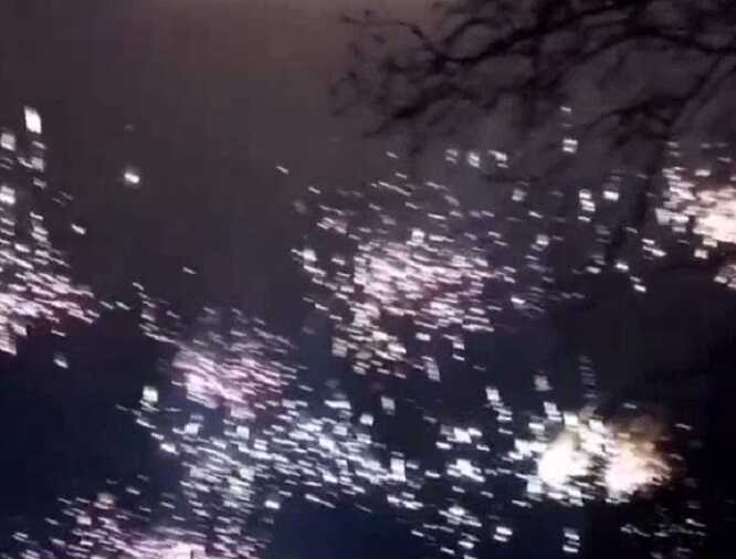 Небо над Вугледаром підсвічується освітлювальними снарядами: у мережі з’явилося відео