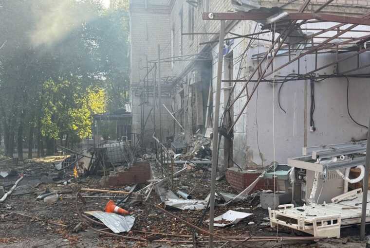 Полиция публикует первые кадры последствий атаки по медучреждению в Сумах