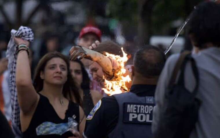 У США біля Білого дому антиізраїльський протестувальник підпалив себе під час мітингу