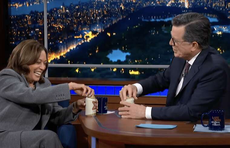 Камала Гарріс випила пива та розповіла жарт про Трампа