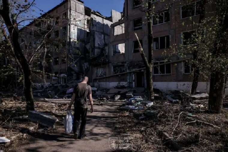 Окупанти знищують Торецьк: у мережі показали відео