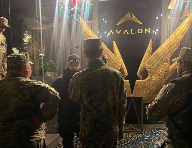 ТЦК і поліція побували в київських ресторанах "Гудвайн" і "Авалон"