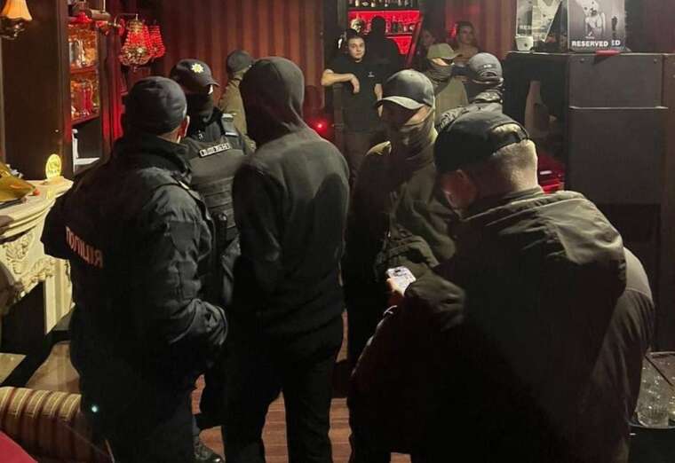 ТЦК пішли рейдами по стриптиз-клубах Львова