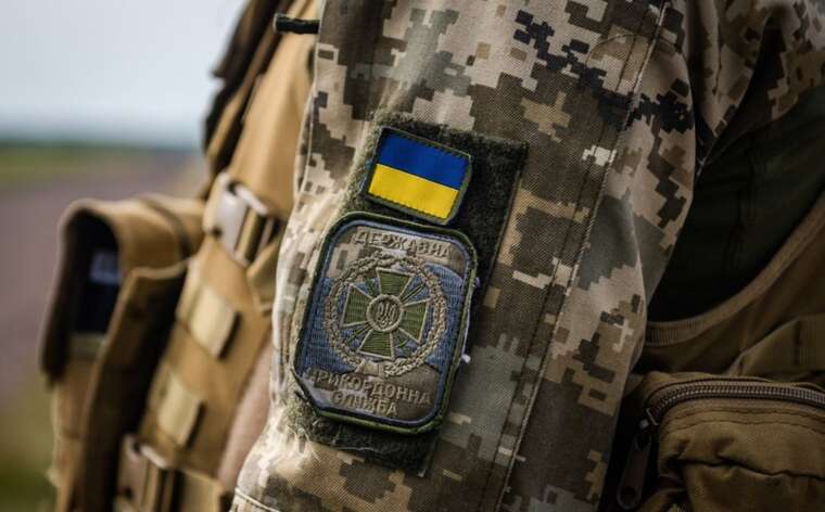 Ukrainian border guards captured an invader who was begging for help