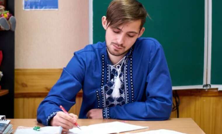 Who among the employees in the educational sector is entitled to a deferral from mobilization