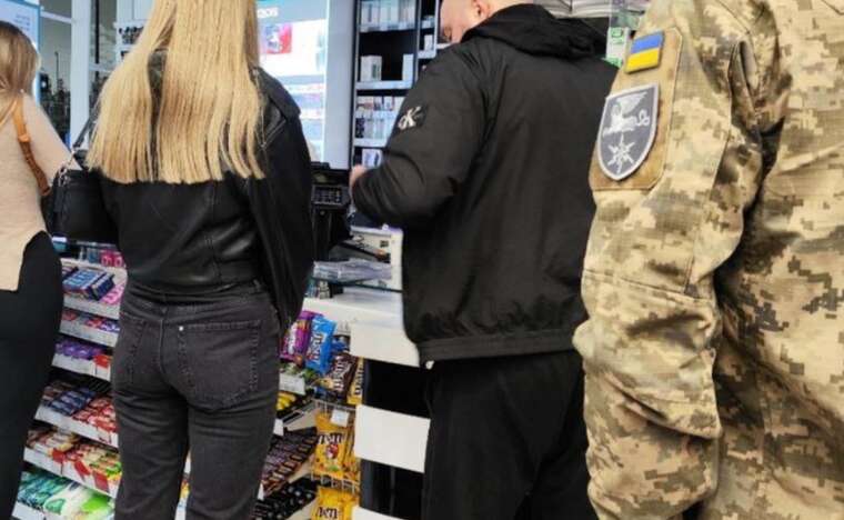 У Києві на АЗС Socar, де вчора були рейди ТЦК, практично немає клієнтів