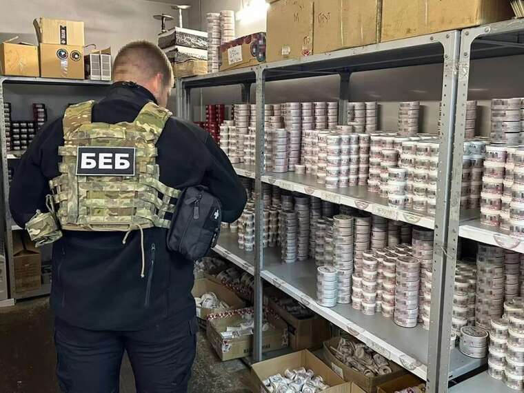 Люксові авто, дорогі будинки та коштовні подарунки: що декларують посадовці БЕБ