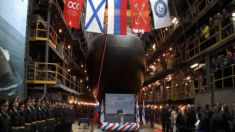 В РФ спустили на воду подводную лодку "Якутск"