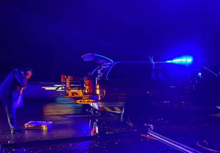 У столиці легковик протаранив опору білборда