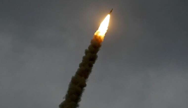 Ракетний удар по Миколаєву: загинула людина, 11 осіб постраждало