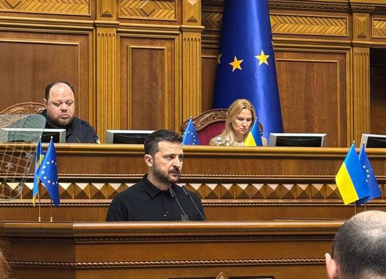 Зеленский прибыл в Верховную Раду: возможно, будет представлять План победы