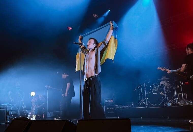 Вчора концерт "Океану Ельзи" перервала тривога: Вакарчук заспівав наживо в метро