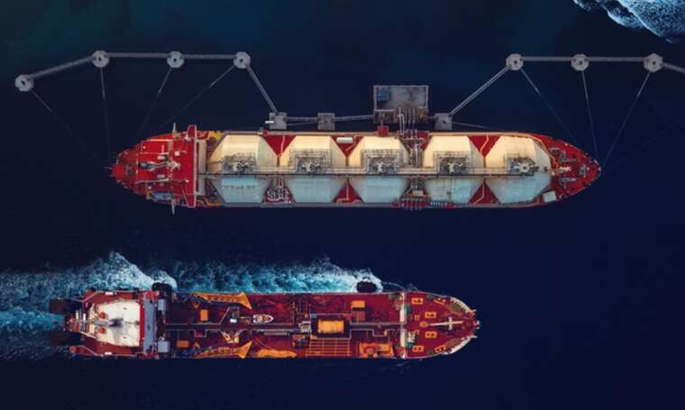 Politico: "Тіньовий" російський флот розливає нафту у водах по всьому світу