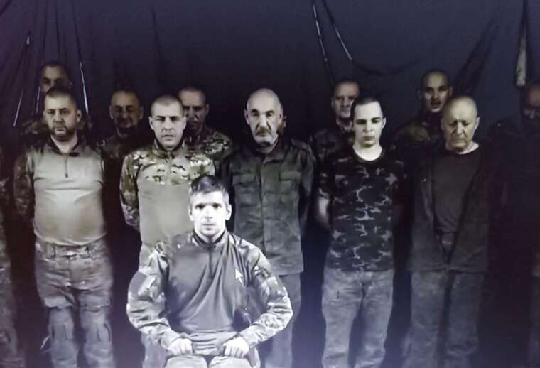 Бійці полку "Азов" показали, як захопили в полон окупантів в районі Торецька