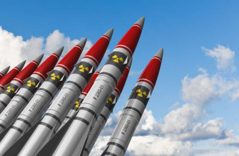 Україна в 1994 році передала РФ близько 4200 тактичних ядерних боєприпасів, – інфографіка