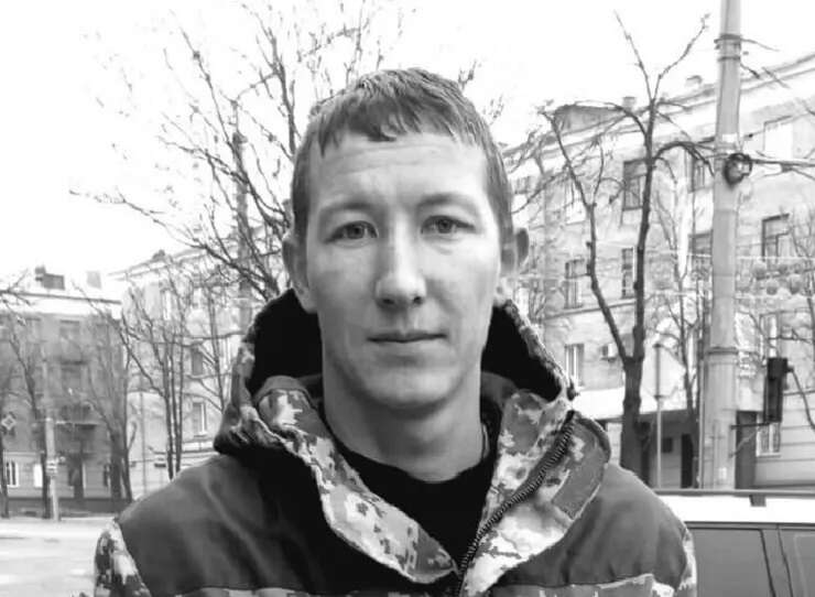 На Херсонщині попрощалися з воїном, який загинув у боях біля Роботиного