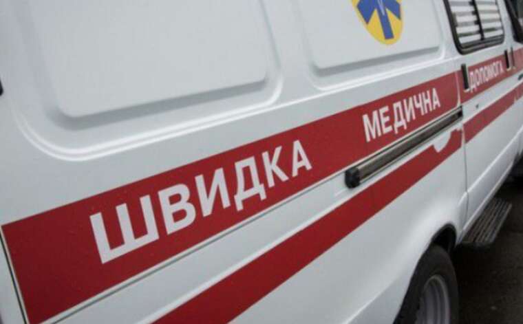 У столиці уламки БпЛА поранили жінку та пошкодили автівки