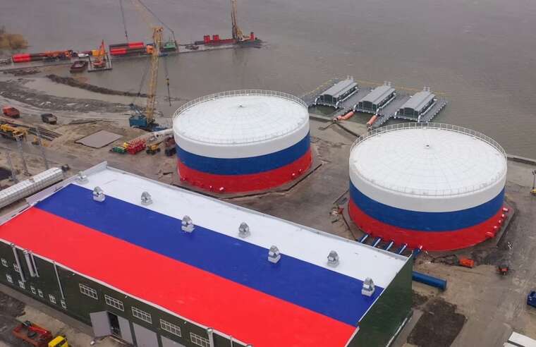 В окупованому Донецьку нарешті дали воду: тільки чомусь вона тече з газової плити