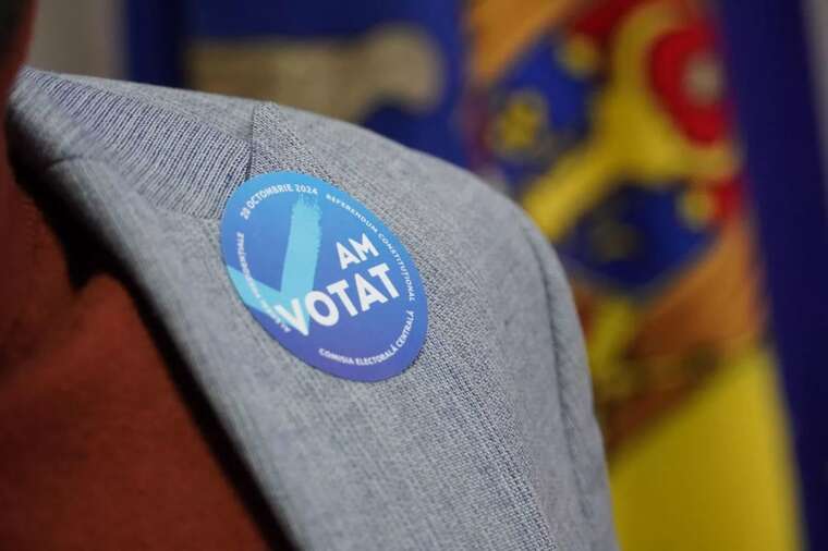 Геополітичний вибір: У Молдові проходять вибори президента та референдум щодо ЄС