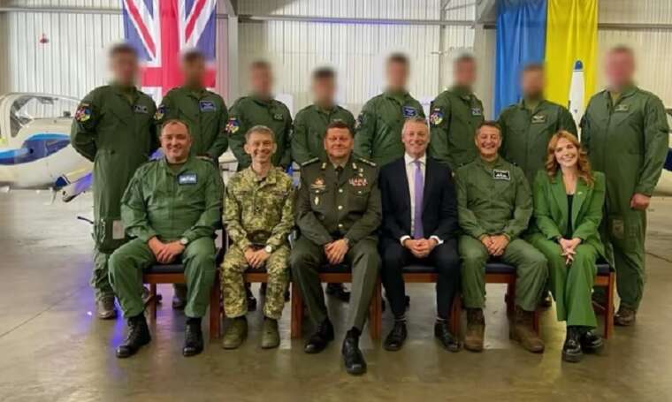 3-я когорта українських пілотів завершила навчання в Британії: на випуск прийшов Залужний