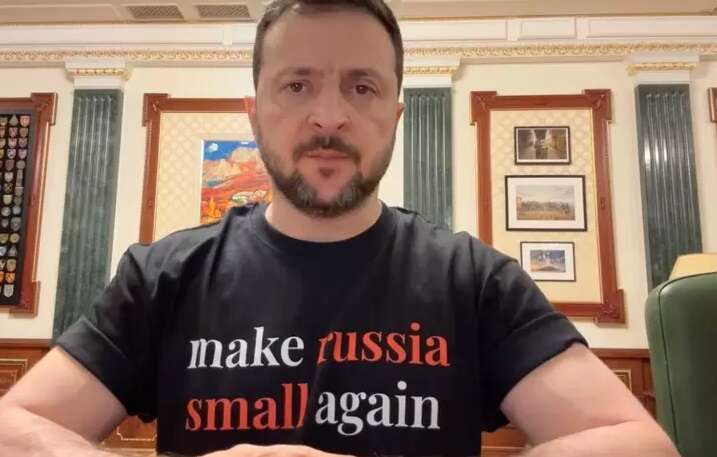 В РФ відреагували на футболку, в якій записав вечірнє звернення Зеленський