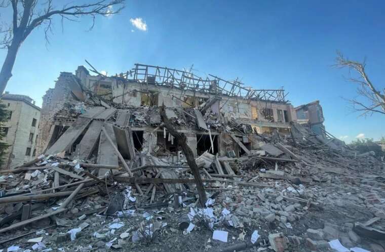 In Selydove, at this moment, battles are being fought for every house, - serviceman