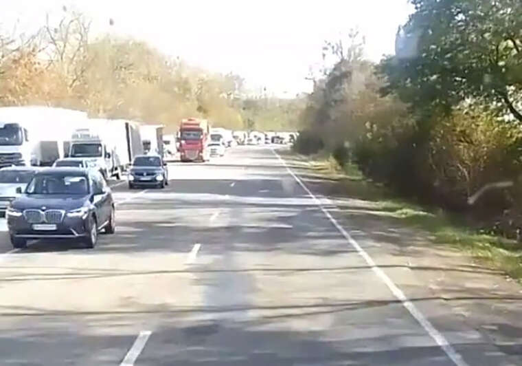 In the Khmelnytskyi region, large traffic jams have formed on the highways due to TRC checkpoints