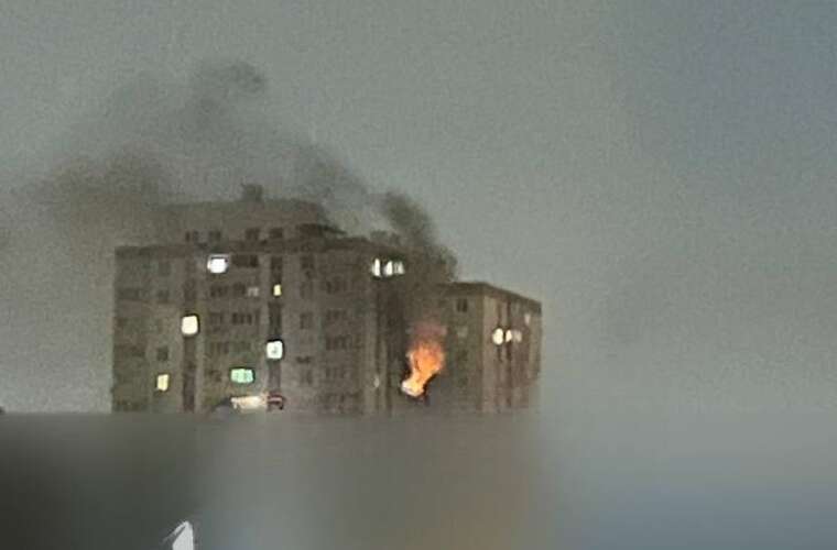Атака на Київ: У висотному будинку горять верхні поверхи