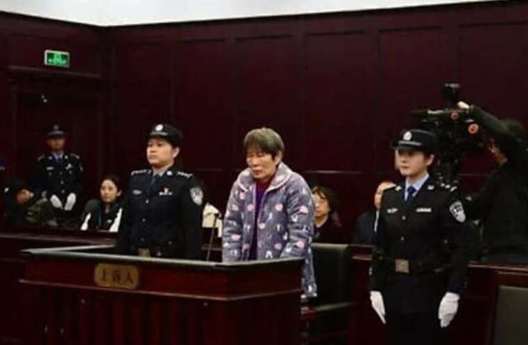 Жительку Китаю засудили до смертної кари за викрадення та продаж 17 дітей