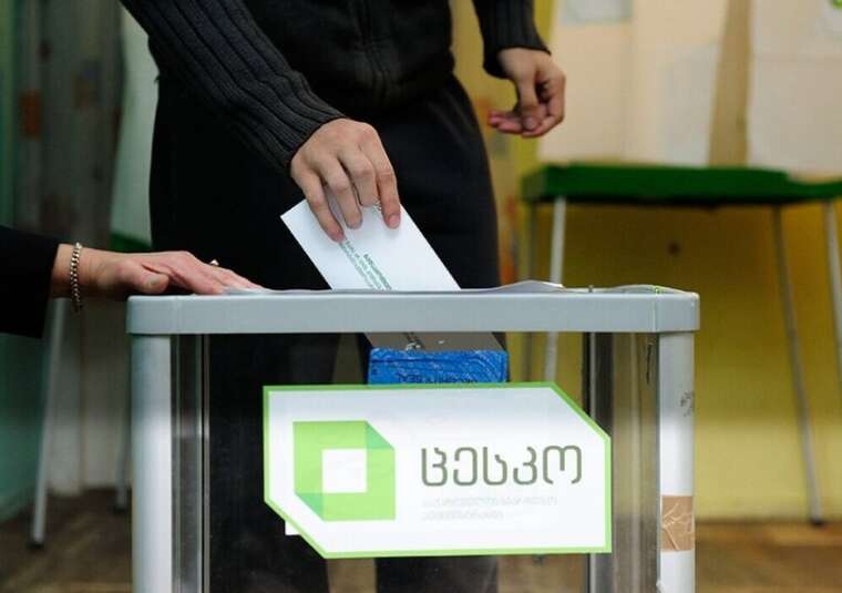 Грузинські ЗМІ повідомили про вкидання бюлетенів на одній із дільниць