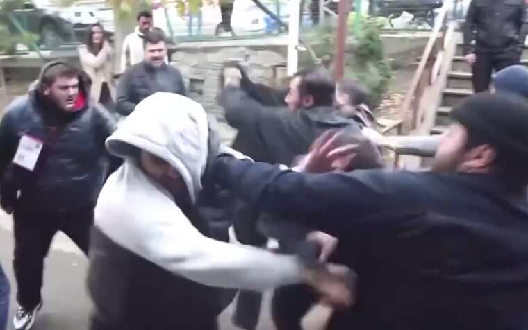 У Тбілісі сталася масова бійка біля виборчої дільниці