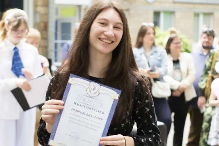 Киевский лицей почтил память ученицы, погибшей в результате атаки РФ