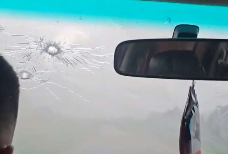 Експрезидент Болівії Ево Моралес заявив, що його автомобіль обстріляли