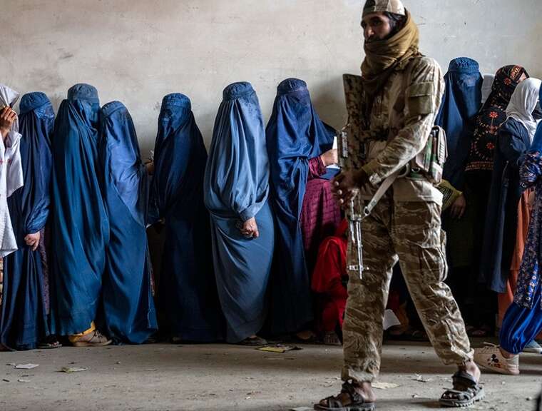 Талібан заборонив жінкам спілкуватися з іншими жінками