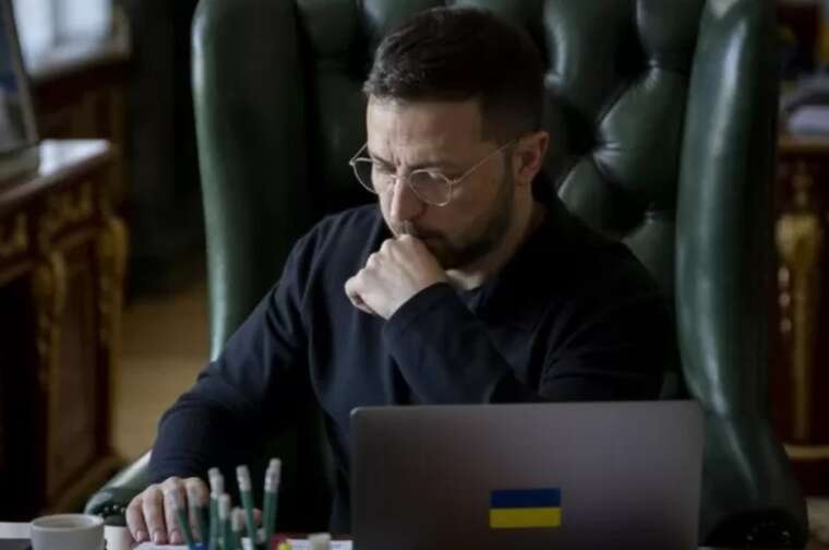 Президент Зеленский внес в ВР законопроекты о продлении военного положения и мобилизации