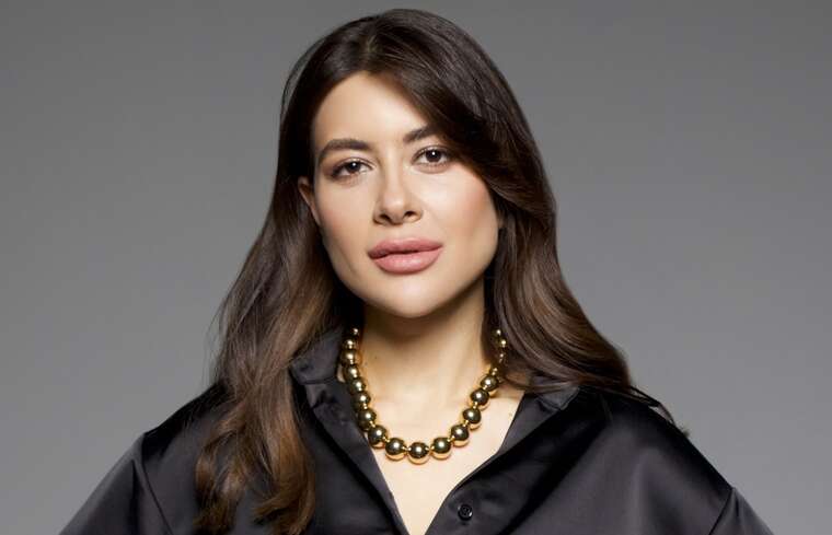 Forbes: Ютуб-блогерка Раміна Есхакзай отримує до 6000 доларів доходу на місяць