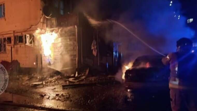 Атака БпЛА на Київ: через падіння уламків сталася пожежа