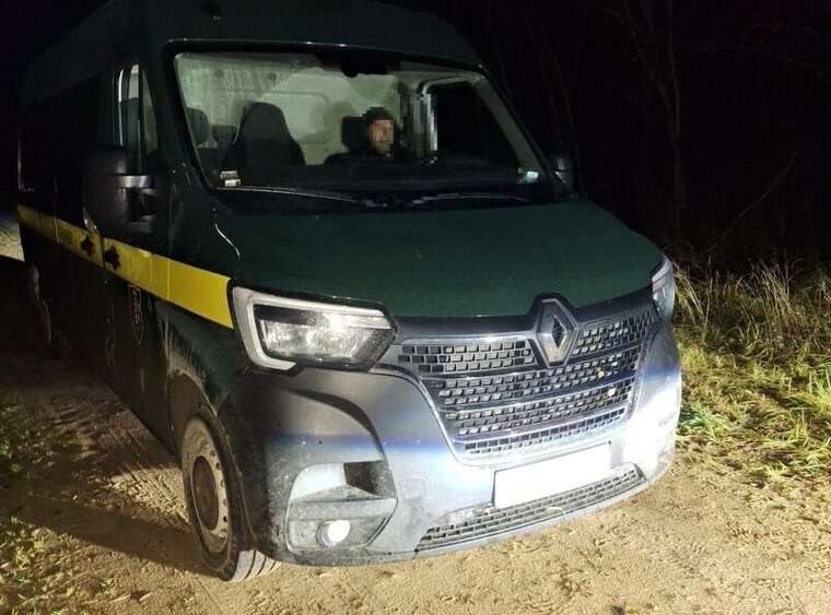 У Латвії затримали українців, які перевозили десятки мігрантів