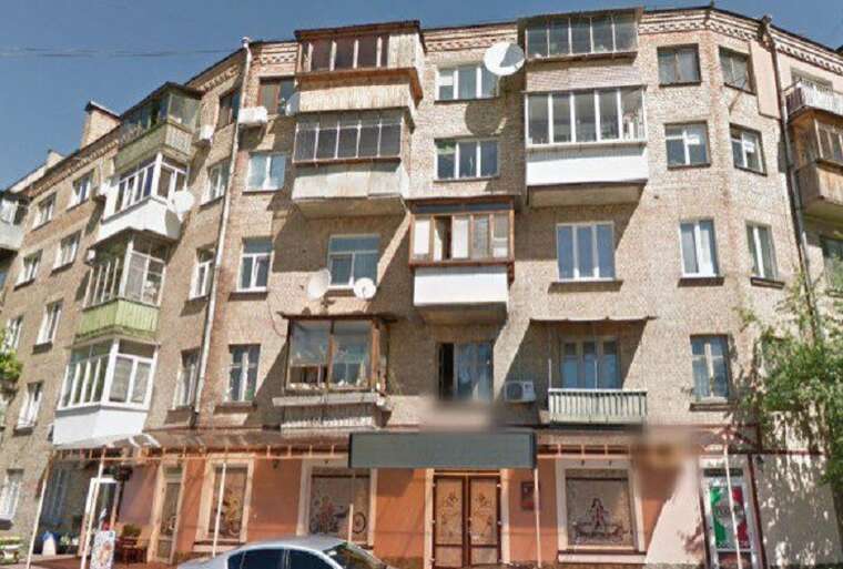 A metropolitan lawyer is accused of fraudulently acquiring an apartment worth over 1.2 million hryvnias