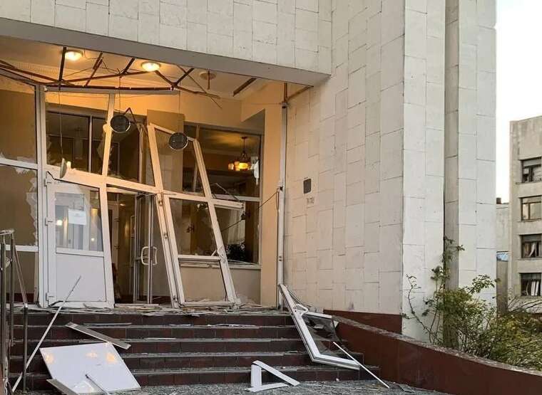 У Києві зранку збили "шахеди": є пошкодження від падіння уламків