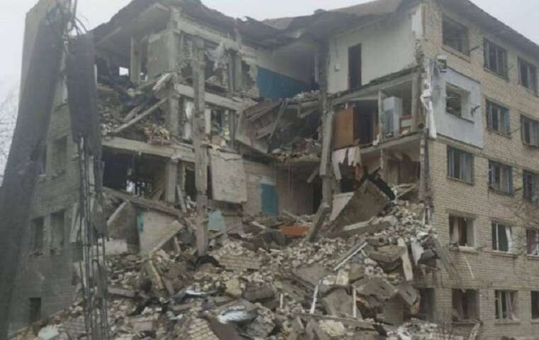 Окупанти завдали удару по житловому будинку в Харківській області: загинули троє людей