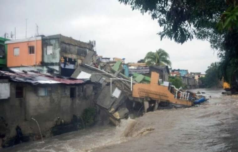 Популярна серед туристів Домініканська республіка йде під воду