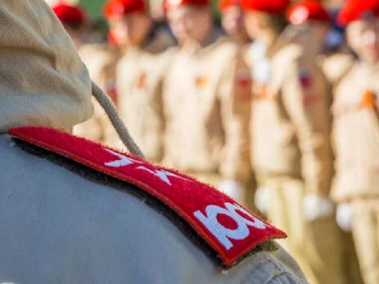 В окупированном Мариуполе захватчики заставили детей присягнуть на верность РФ