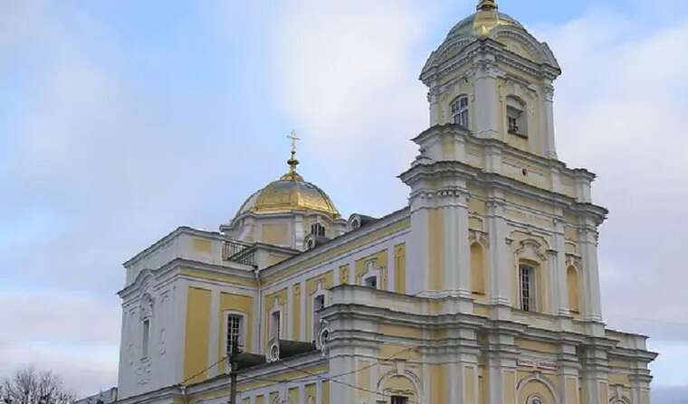 У соборі Луцька пояснили, навіщо малювали фрески з Палицею та бізнесменами