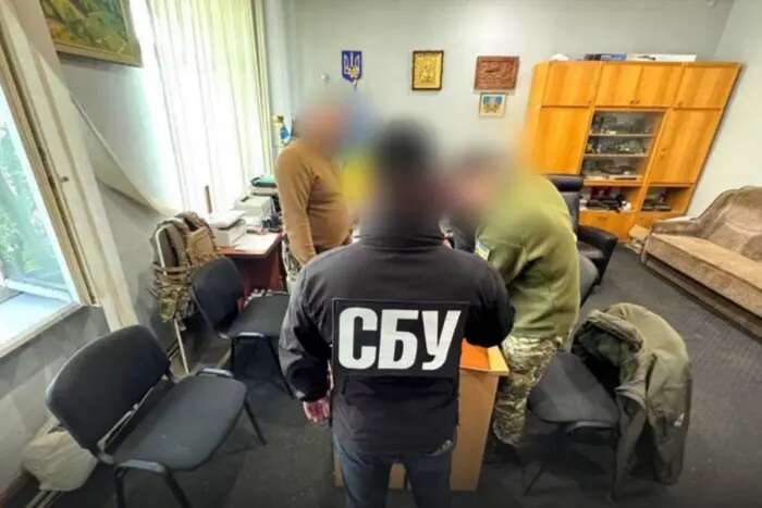 В Закарпатье начальника РТЦК и заместителя комбата ТРО поймали на взятке