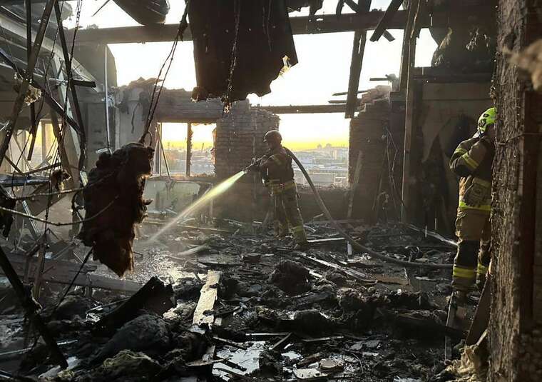 Night strike of "Shaheds" on Kyiv: the moment of impact caught on video